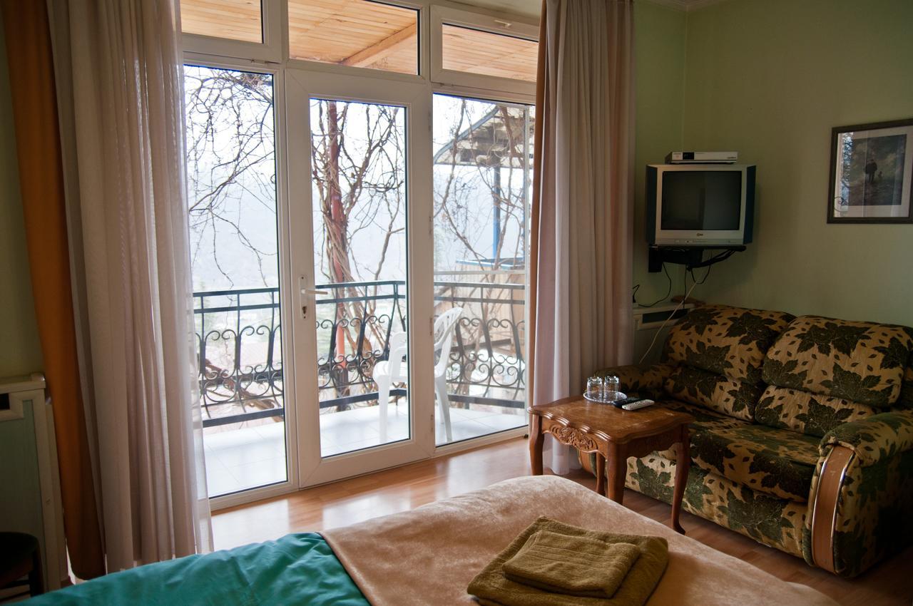Casanova Inn - Boutique Hotel Дилиян Екстериор снимка