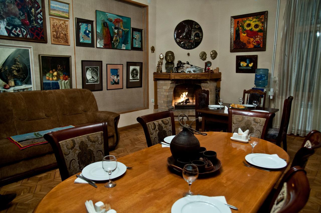 Casanova Inn - Boutique Hotel Дилиян Екстериор снимка